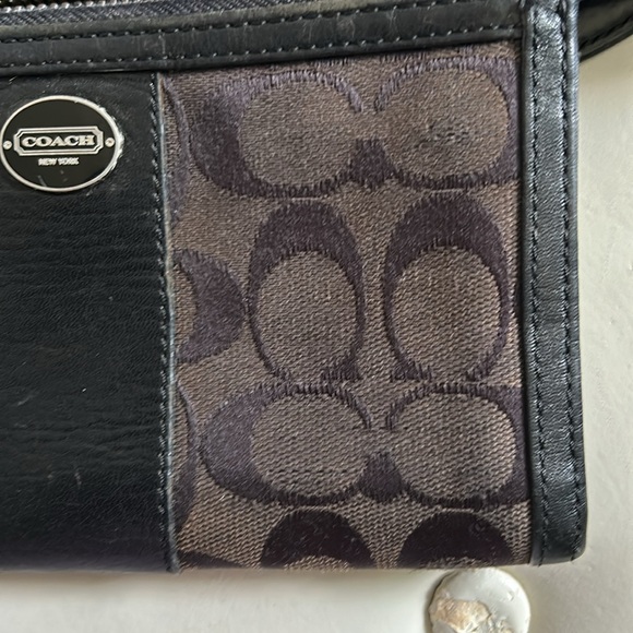 Pre owned Black/Brown Signature “C” Coach Wristlet-Great Condition - Picture 7 of 13